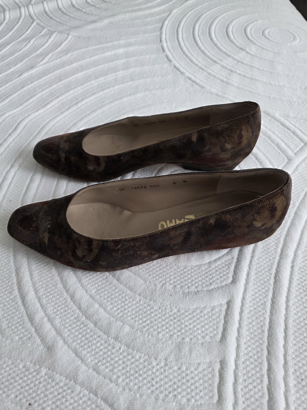 Salvatore Ferragamo Brown Suede Pointed-Toe Women’s Pumps - Picture 3 of 7